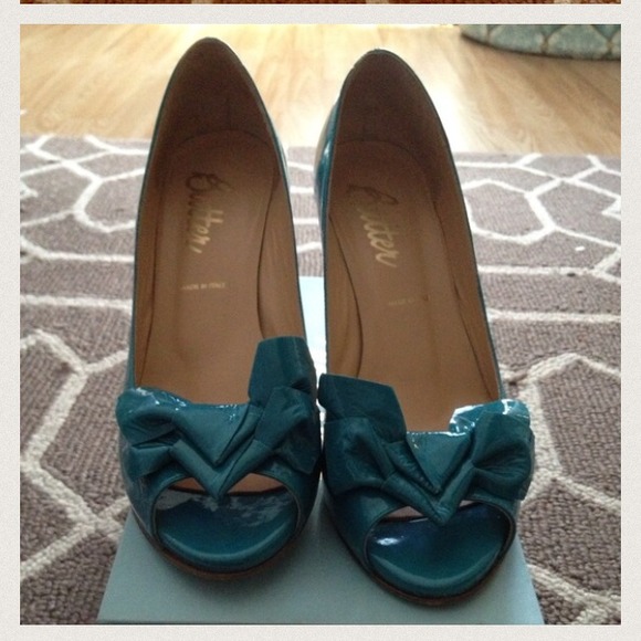 Host Pick 🎊🎊Leather teal Pumps By BUTTER 👠👠 - Picture 2 of 4