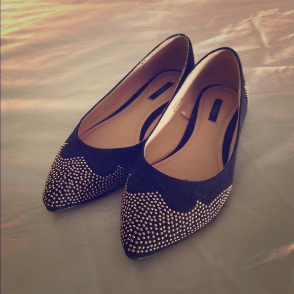 Studded black flats 🌟