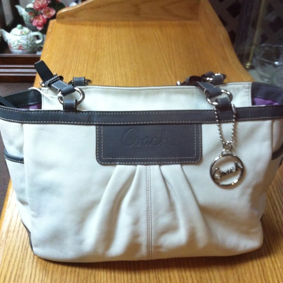 Beautiful coach handbag purse!!!