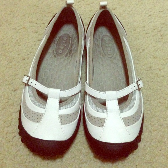 Privo by Clark's white and grey flats
