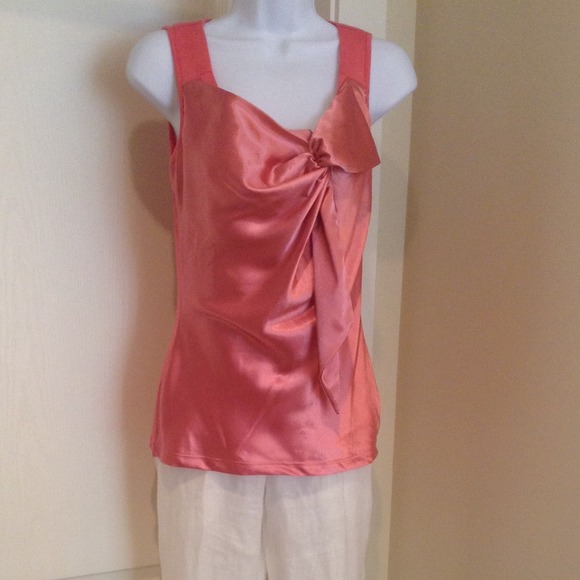 Pretty pink top NWOT - Picture 3 of 3