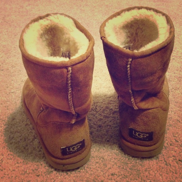 Short brown Ugg Boots ON HOLD!