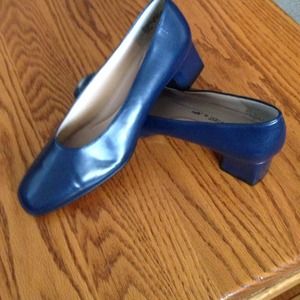 Dress shoes