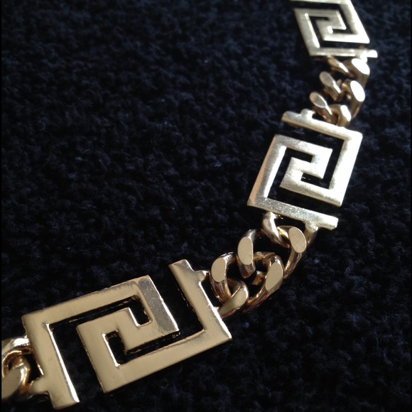 💛Pretty Gold Necklace💛 - Picture 2 of 4