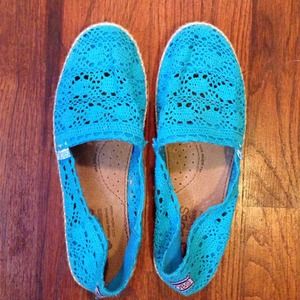 Slip on blue lace shoes