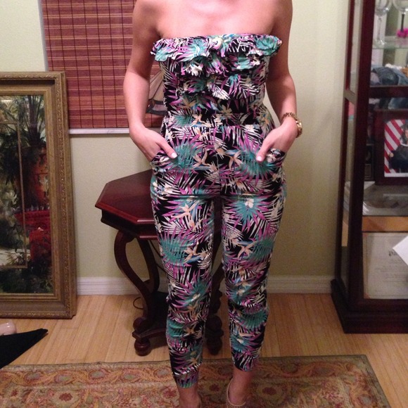 🎉Host Pick 11/16🎉Floral romper