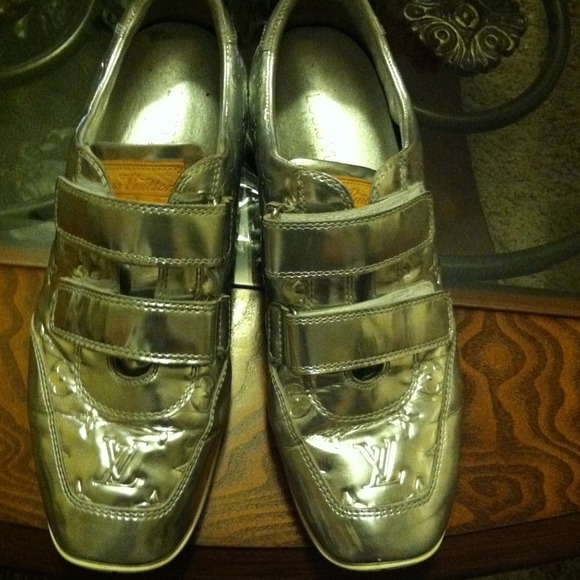 Silver Louis Vuitton rare find Miror sneaker❣️ - Picture 4 of 4