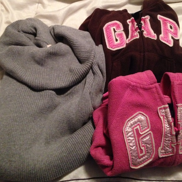 🎀Grey dkny sweater and two toddler gap hoodies🎀