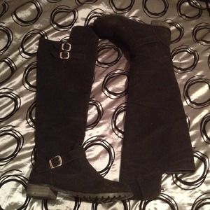 Knee high, slim, flat, black boot.