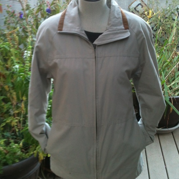 London fog tan shortie raincoat, Medium