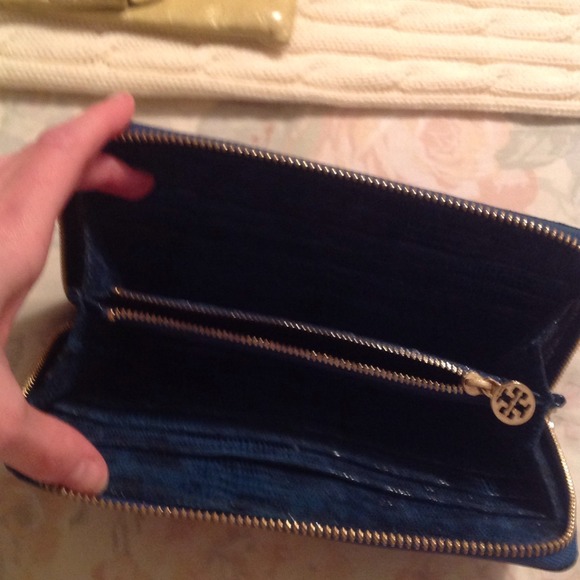 SOLD in bundle: Tory Burch wallet - Picture 3 of 4
