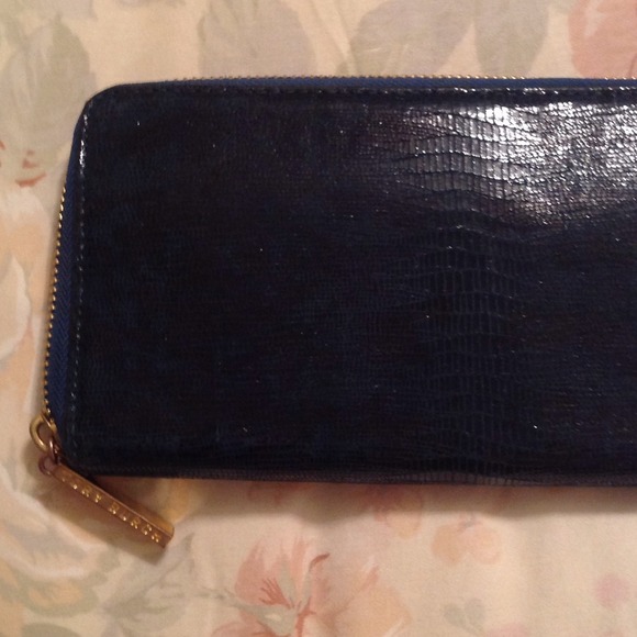 SOLD in bundle: Tory Burch wallet - Picture 4 of 4