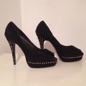 Black Steve Madden peep-toe pump.