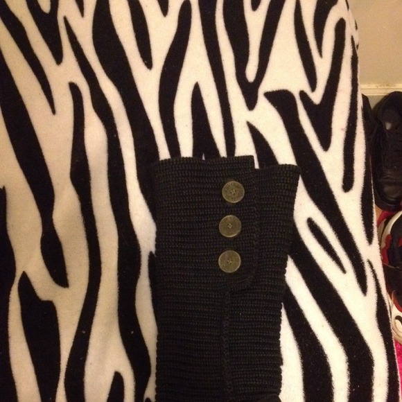 Tall black knitted ugg boots size 9 .