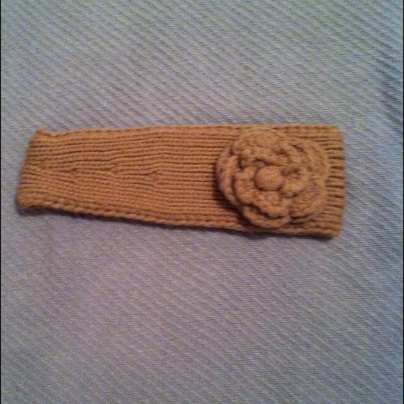 Cute crocheted flower ear warmer!