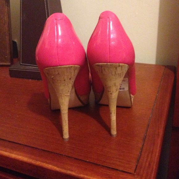 Guess - Picture 2 of 3