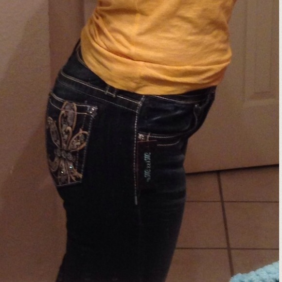 Miss Me teal flour de lis boyfriend crops w bling! - Picture 2 of 4