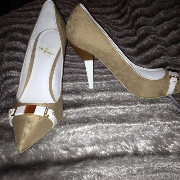 Gorgeous Baby Phat heels! 👠