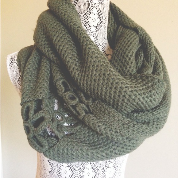 BUNDLED❗️Olive green knit infinity scarf - Picture 2 of 2