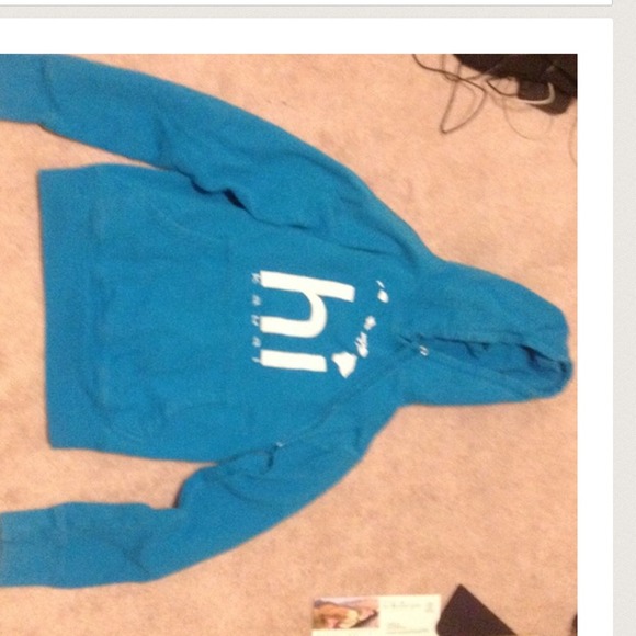 Very warm hawaii sweatshirt :)