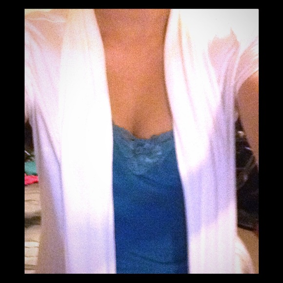 💛💕💛WHITE CREAMY SHORT SLEEVE CARDIGAN💛💕💛