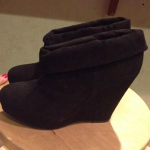 Kelsi Dagger black booties