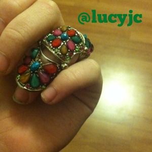 ♦ Barely-worn studded gold ring ♦