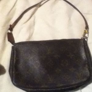 Louis Vuitton pochette bag