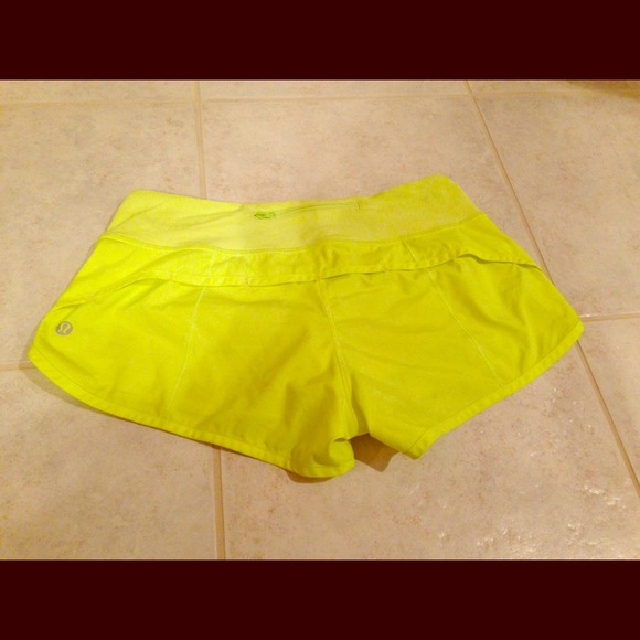 Luluemon Run Speed Neon Yellow Shorts Size:4