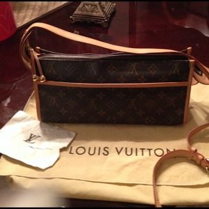 Authentic Louis Vuitton Court Long HB-Weld