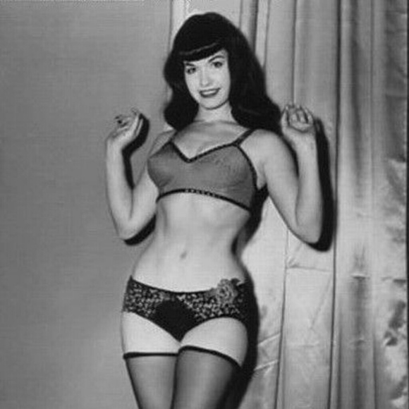 Head a mans words, yet be a Courageous Betty Page - Picture 4 of 4