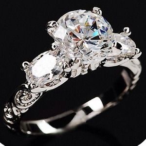 Gorgeous simulated diamond ring! New!