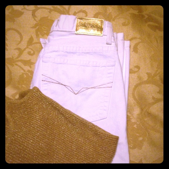 🔴 ON SALE NOW was $10 Guess white denim capris