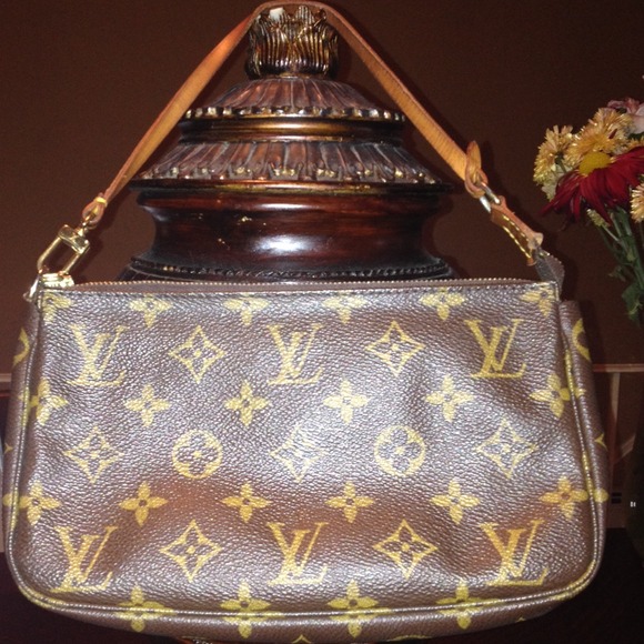Authentic Louis Vuitton Pouchette