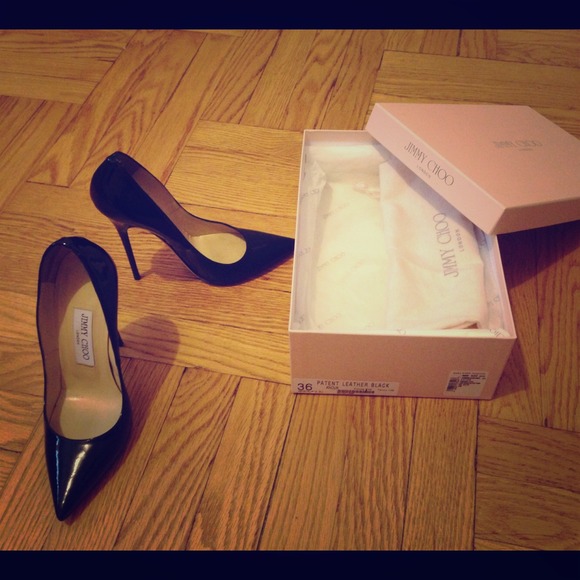 ✳️SOLD✳️Jimmy Choo Anouk patent leather pumps