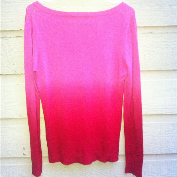 Ombré Pink V-Neck Sweater - Picture 2 of 2