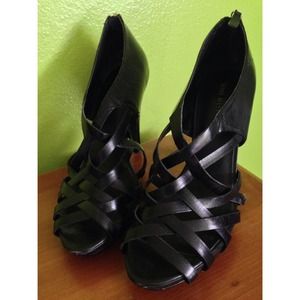 ✅✅Price Reduced✅✅Nine West Black Heels
