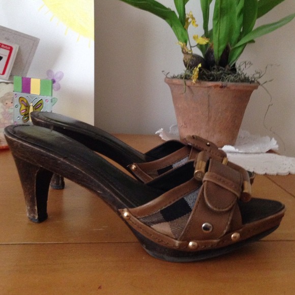 Burberry heels - Picture 2 of 4