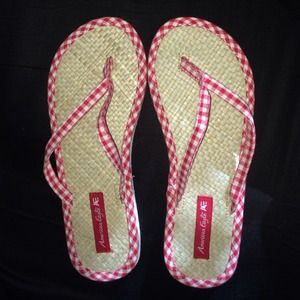 American Eagle flip flops