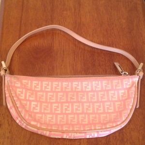 Authentic Fendi purse 👛 with logo!