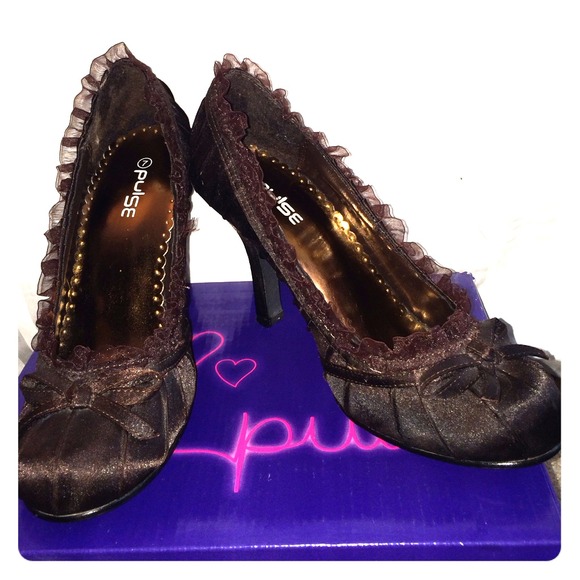 Adorable brown heels!!!