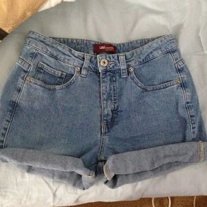 HOLD High waisted shorts