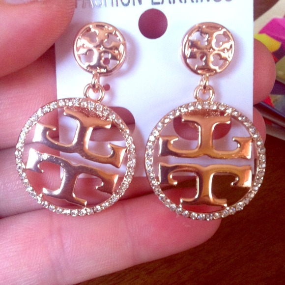 Tory burch style earrings in a rose gold color
