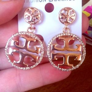 Tory burch style earrings in a rose gold color