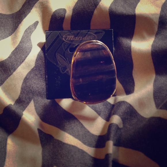 A big lovely purple ring💍