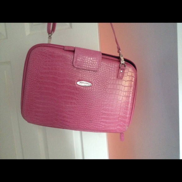 Mobile Edge computer bag. Pink