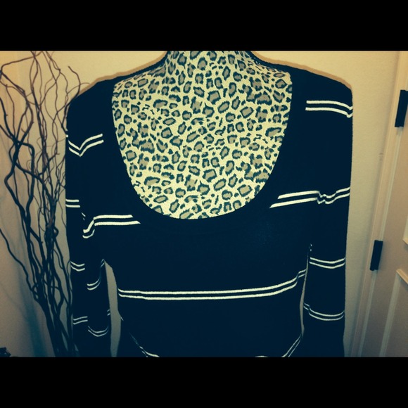 🔳Black and white🔳 striped sweater - Picture 2 of 4