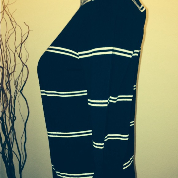 🔳Black and white🔳 striped sweater - Picture 3 of 4