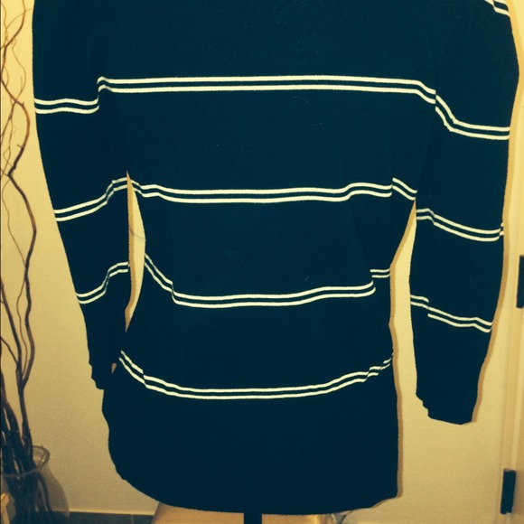 🔳Black and white🔳 striped sweater - Picture 4 of 4