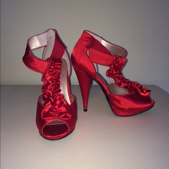 Betsey Johnson Red Satin Florely Pumps